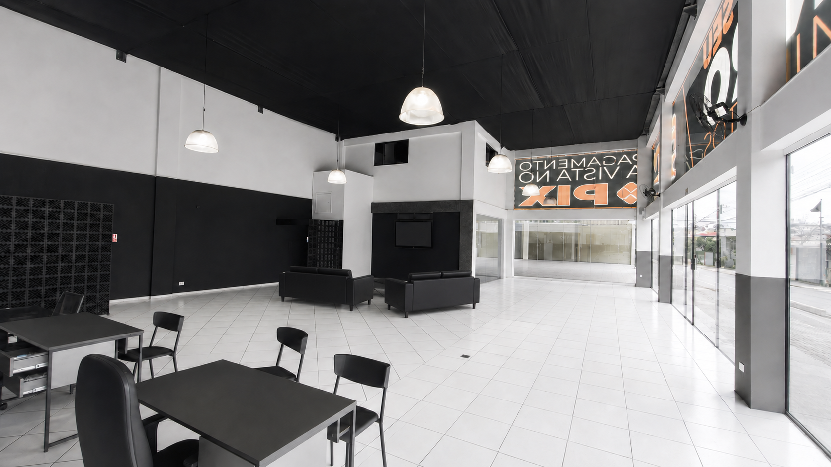 Interior amplo da FAST Unidade Fanny com espaço de atendimento